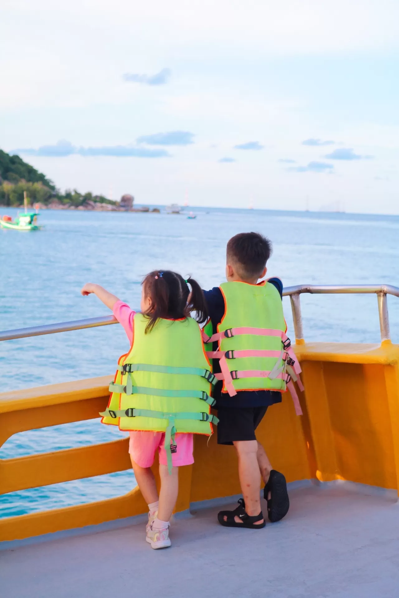 Watching the sunset and fishing in the night of Phu Quoc