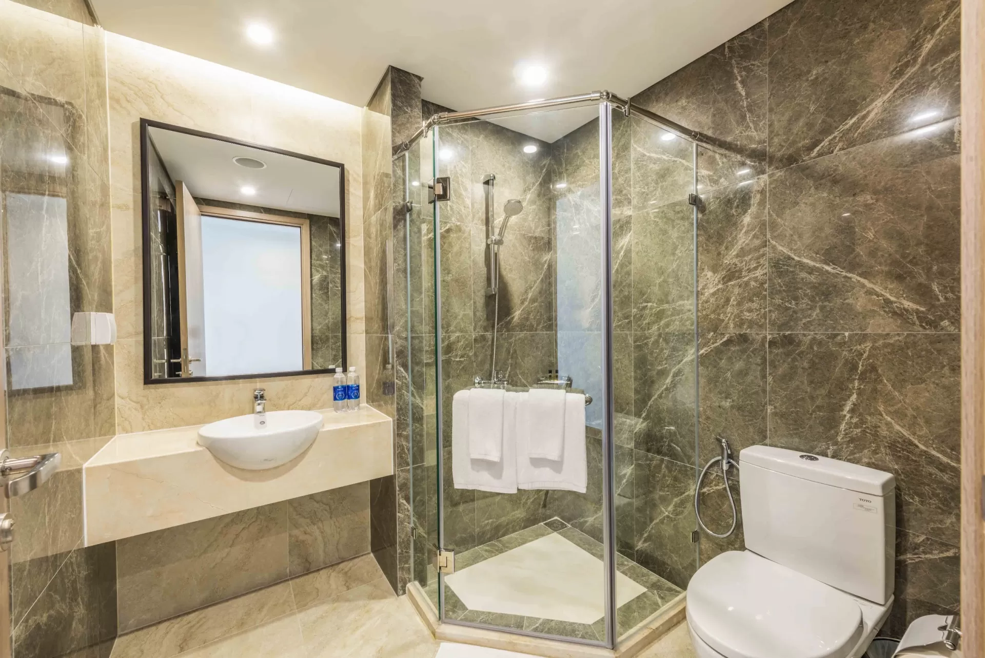 Combo 3N2D  VINHOLIDA FIESTA + Bữa sáng