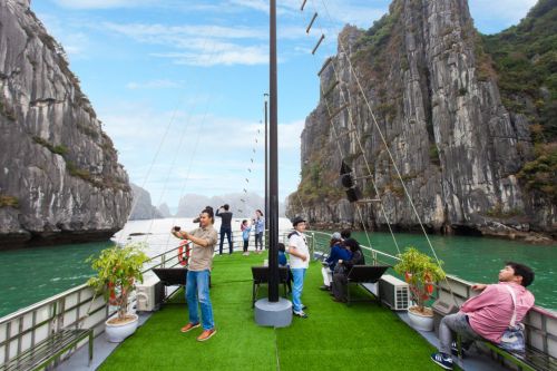 Traveling to Ha Long during the day, visiting the bay by iron ship, cars to highways, international quality.