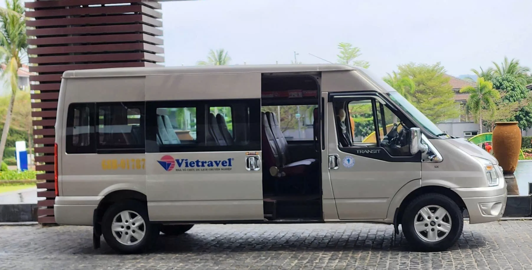 16 -seat car from the airport - South Dao (Hon Thom cable car - Sunset Town - Bai Sao - Hotel, ...) or vice versa