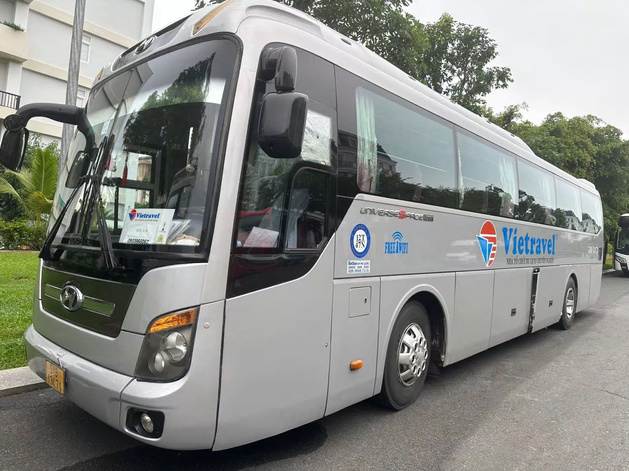 29 -seat cars from the airport - center (night market - hotel, ...) or vice versa