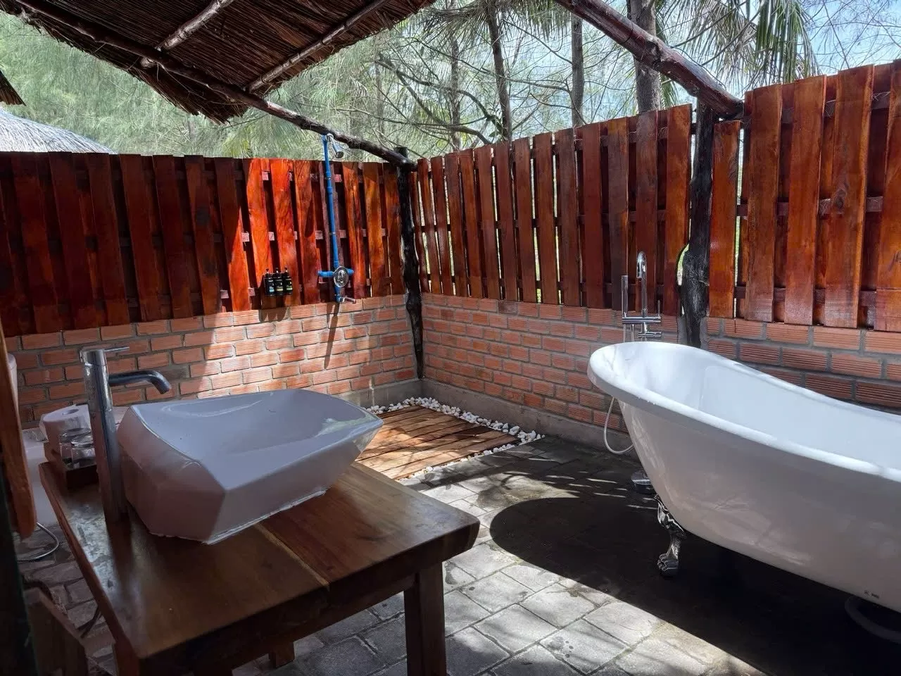 Combo 3 Ngày 2 Đêm tại Làng Chài Hàm Ninh + Tặng vé Đồi Nam Châm