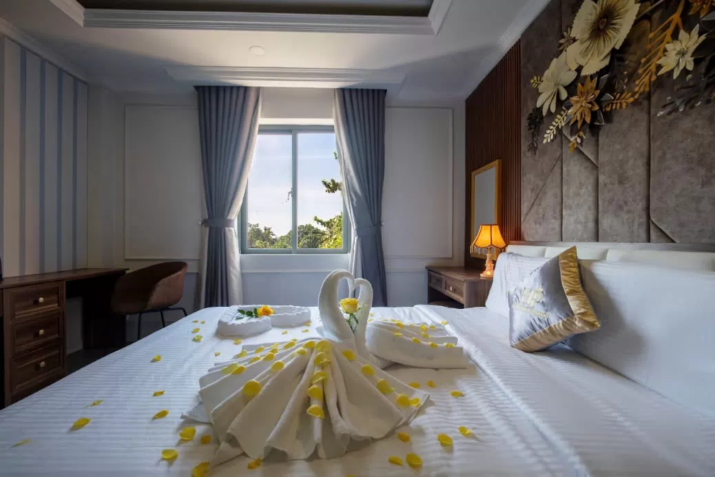 Combo 3N2Đ khách sạn Happy 3 sao + Phòng tiêu chuẩn + Ăn sáng