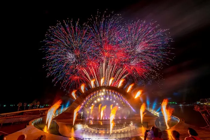 SHOW KISS OF THE SEA