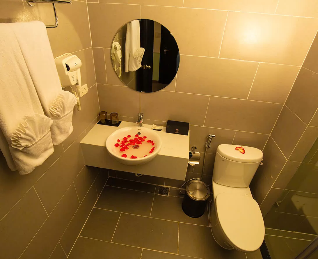 Combo 3N2Đ khách sạn 3 sao Paralia + Ăn sáng + phòng tiêu chuẩn