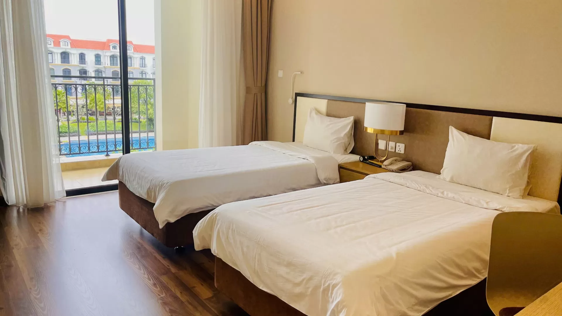 Combo 3N2D  VINHOLIDA FIESTA + Bữa sáng